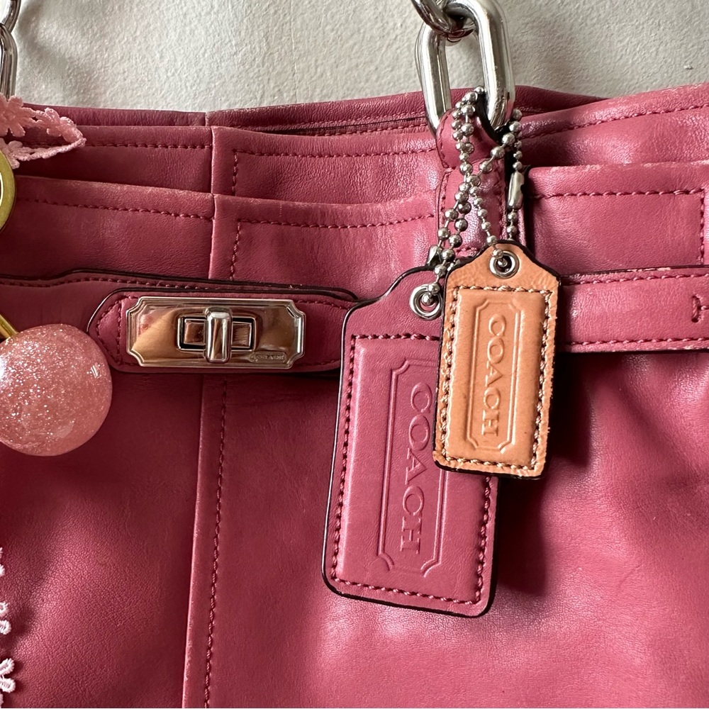 INSANE Pink Brick Colored Coach Shoulder Bag - Picture 4 of 10